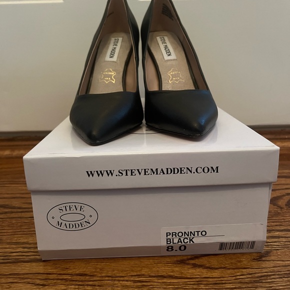 Steve Madden. Black. Patent leather. Pointy toe. - Picture 4 of 5